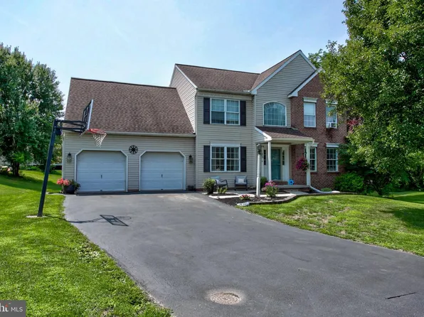 16 Hemlock Dr, Lancaster, PA 17602