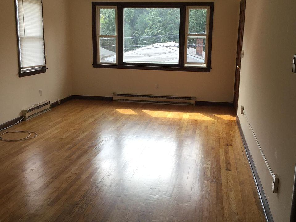 2nd image of 25 Merritt Ave