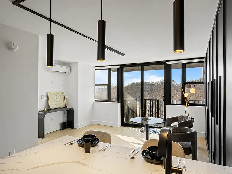 Cosmo 440 Luxury Apartments — Photo 18
