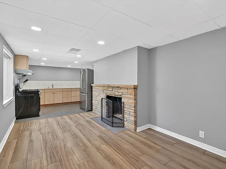 3231 E Louise Ave — Photo 1
