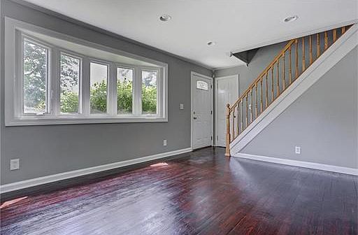 4th image of 85 Hollywood Ave