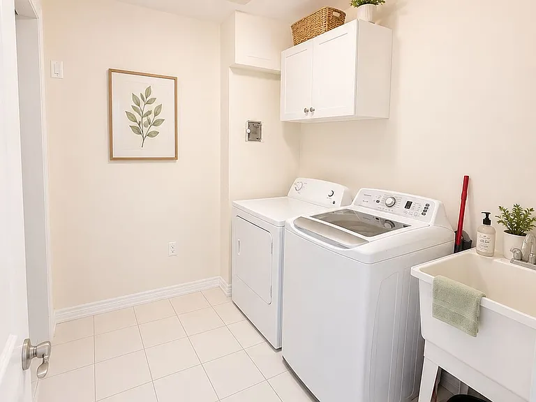 218 Dougall Ave — Photo 10