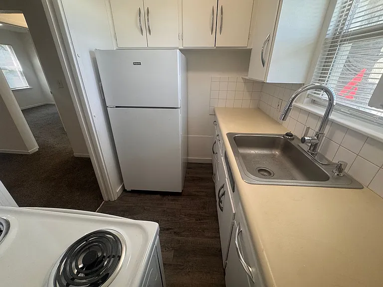 Evergreen Apartments — Photo 4