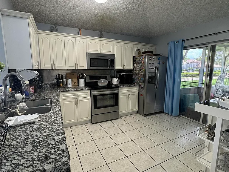 702 NW 208th Ter — Photo 6
