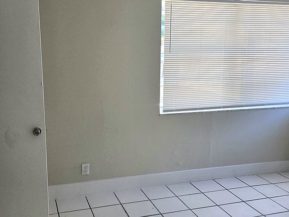 5th image of 710 7th St APT 1