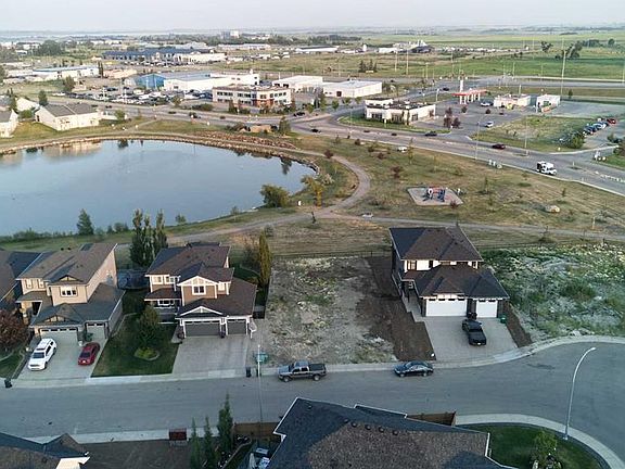 3rd image of 25 Lakes Estates Cir