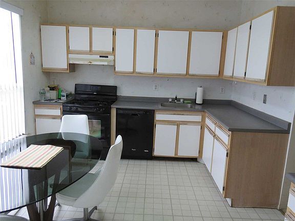 3rd image of 860 Birchwood Park Dr