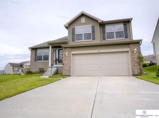 9168 Scott St, Omaha, NE 68122
