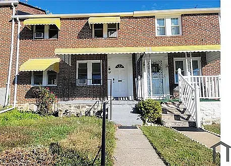 700 E Cold Spring Ln — Photo 2