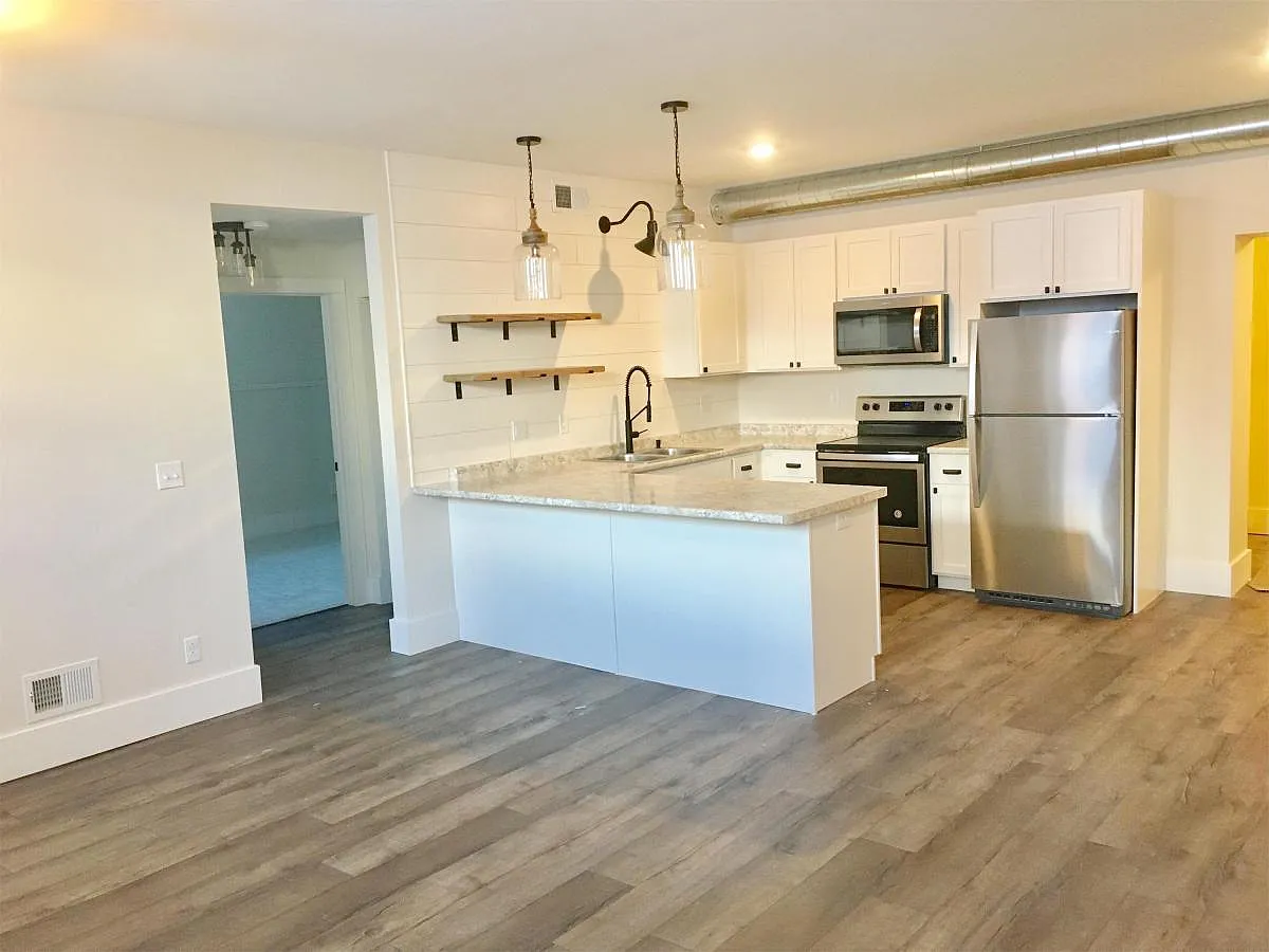 Building Photo - 801 N Lincoln Dr #103