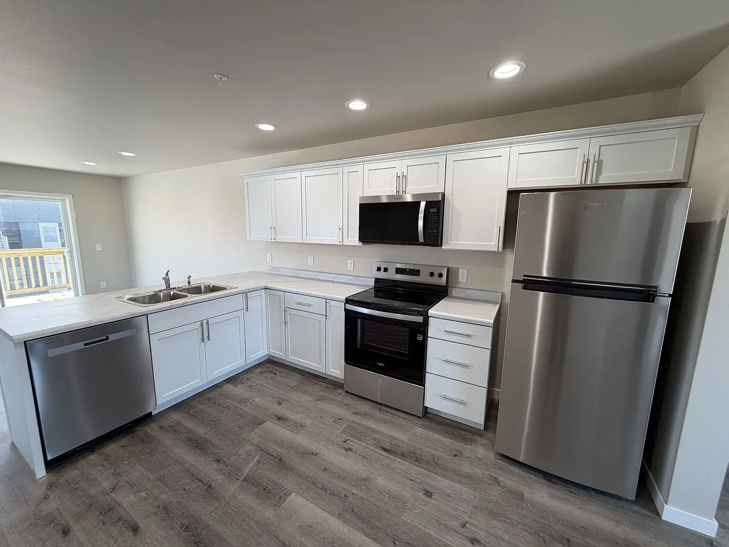 205 Maxon — Photo 1