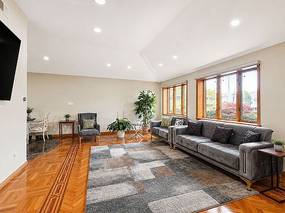 5th image of 2154 E 63rd St