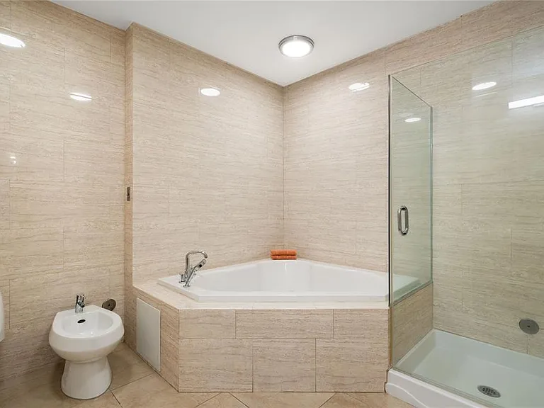 120 Chardon Ave #302 — Photo 16