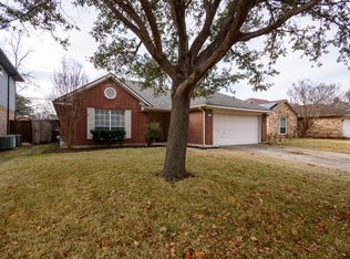 1208 Hanover Dr, Euless, TX 76040