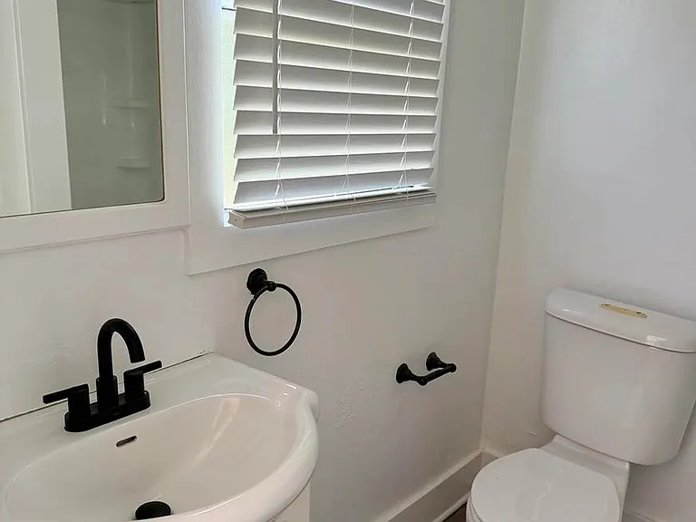 1750 E 1st St #5 — Photo 7