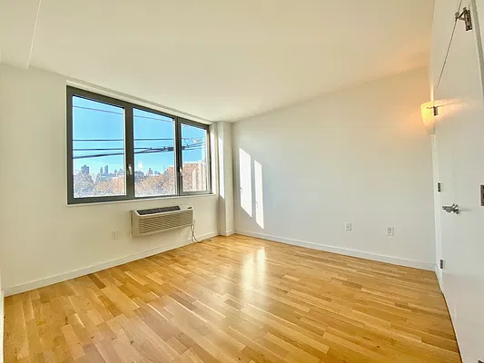 Rented by Astoria Realty | media 4