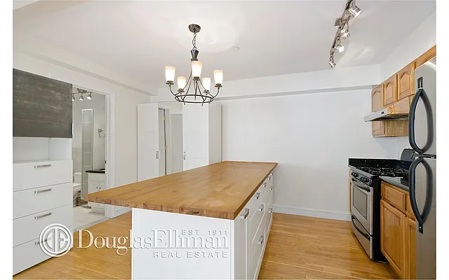 Rented by Douglas Elliman | media 23