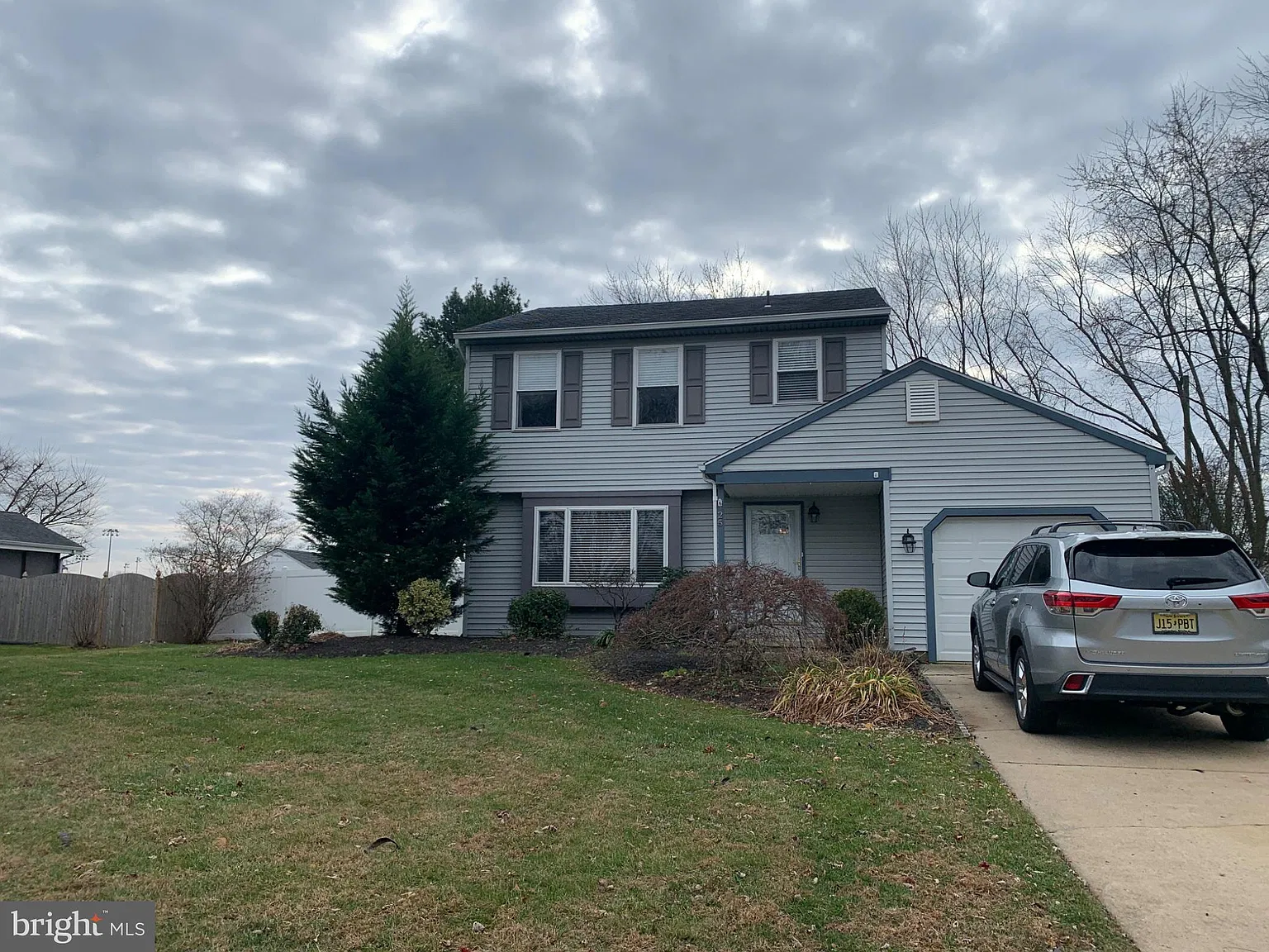 3 bed, 1.5 bath, 1720 sqft, $3,200 — Photo 1
