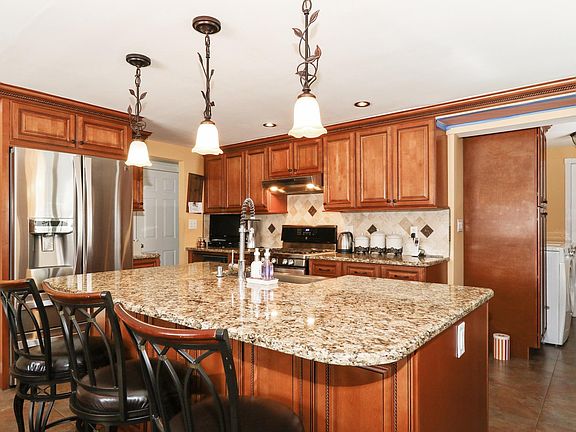 5th image of 47 Summerfield Dr