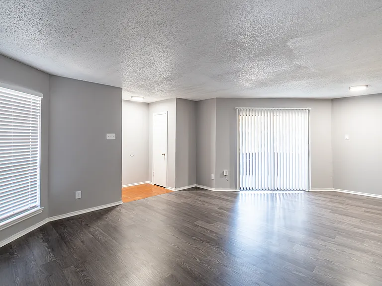 La Prada Place Apartments — Photo 21