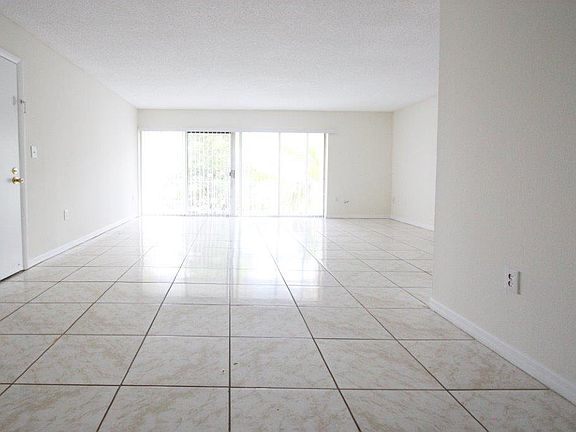5th image of 421 Executive Center Dr APT 212