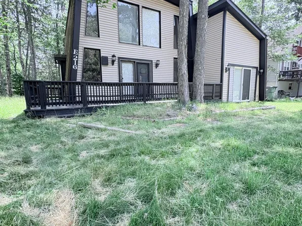 5607 Pembrook Dr, Tobyhanna, PA 18466