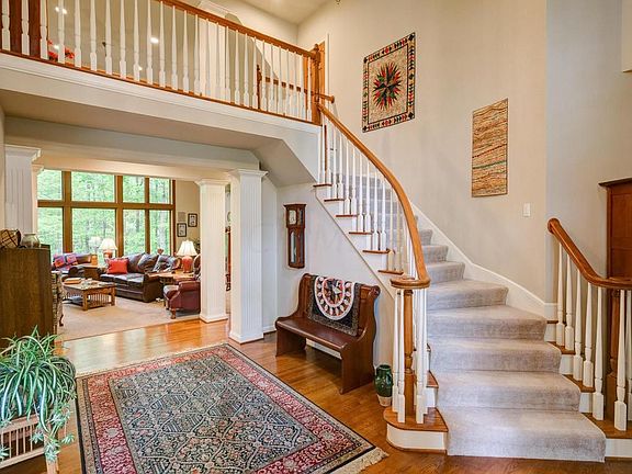 5th image of 749 Woods Hollow Ln