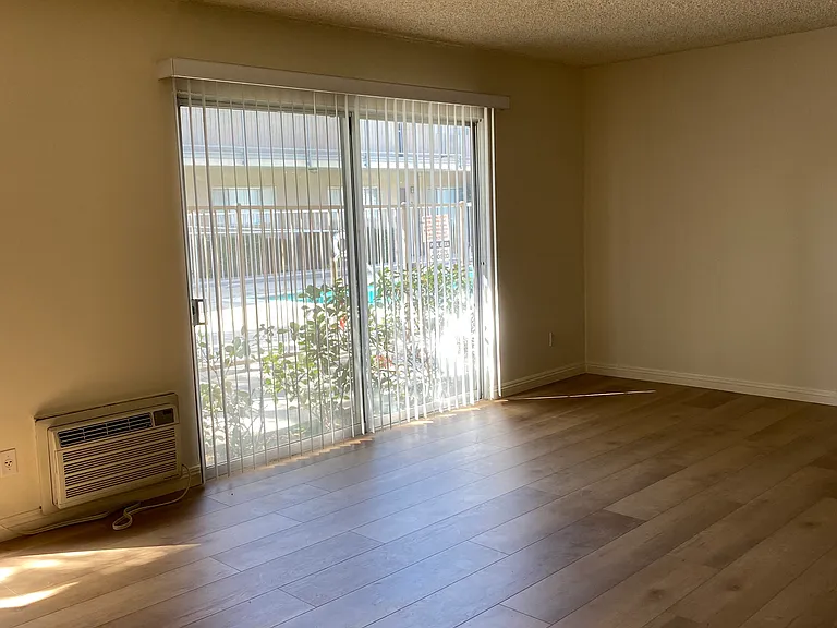 Live Oak apartments — Photo 8