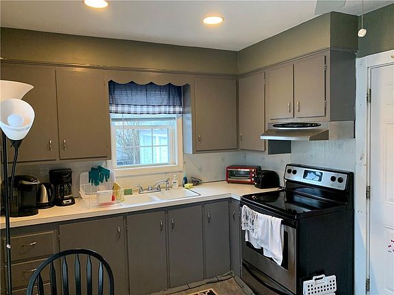 5th image of 154 Burgess Ave