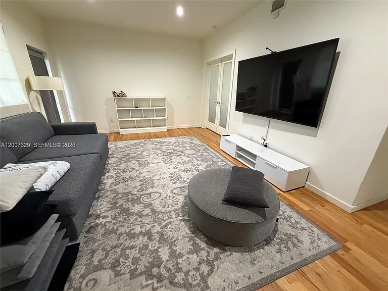 1551 Lenox Ave #7 — Photo 6