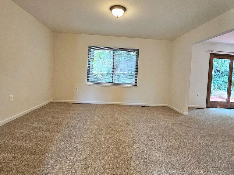 1108 N Rockingham St — Photo 11
