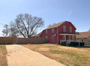 330 E 1st St, Minneapolis, KS 67467