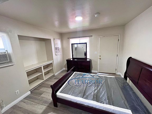 3rd image of 782-786 W 18th St #782