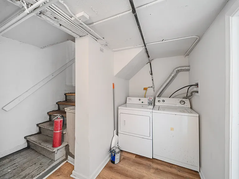 831 Hamlin St — Photo 13
