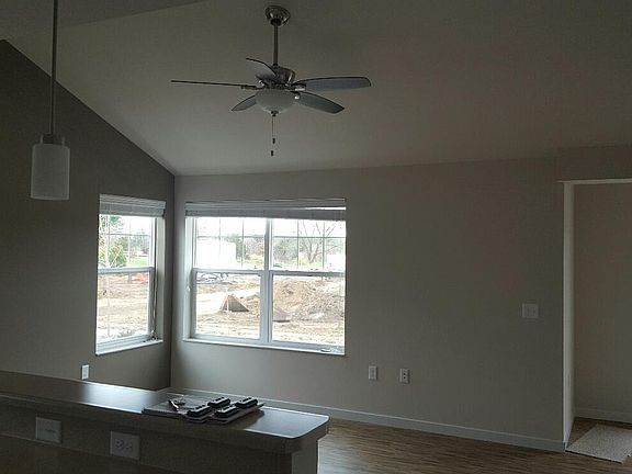 3rd image of 651 21st St Unit 28