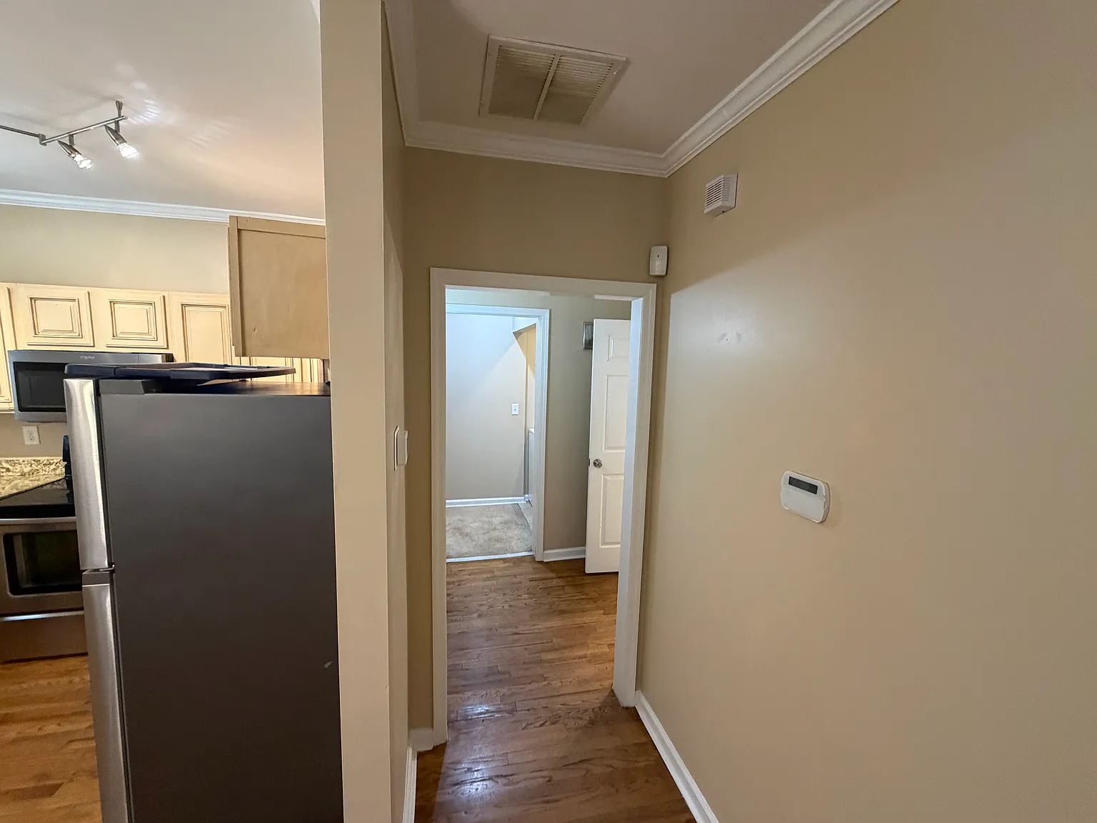 3 bed, 1424 sqft, $2,350 — Photo 4