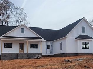 7706 Dovefield Dr, Stokesdale, NC 27357