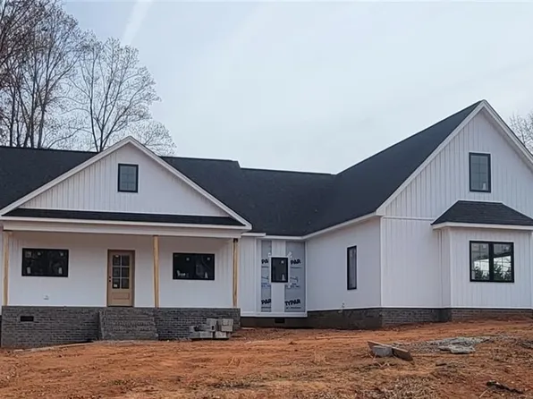7706 Dovefield Dr, Stokesdale, NC 27357