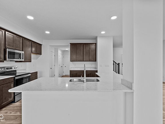 4th image of 10606 Mangrove Dr