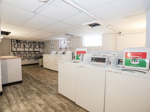 2nd image of 1248 W Montrose Hbr #221