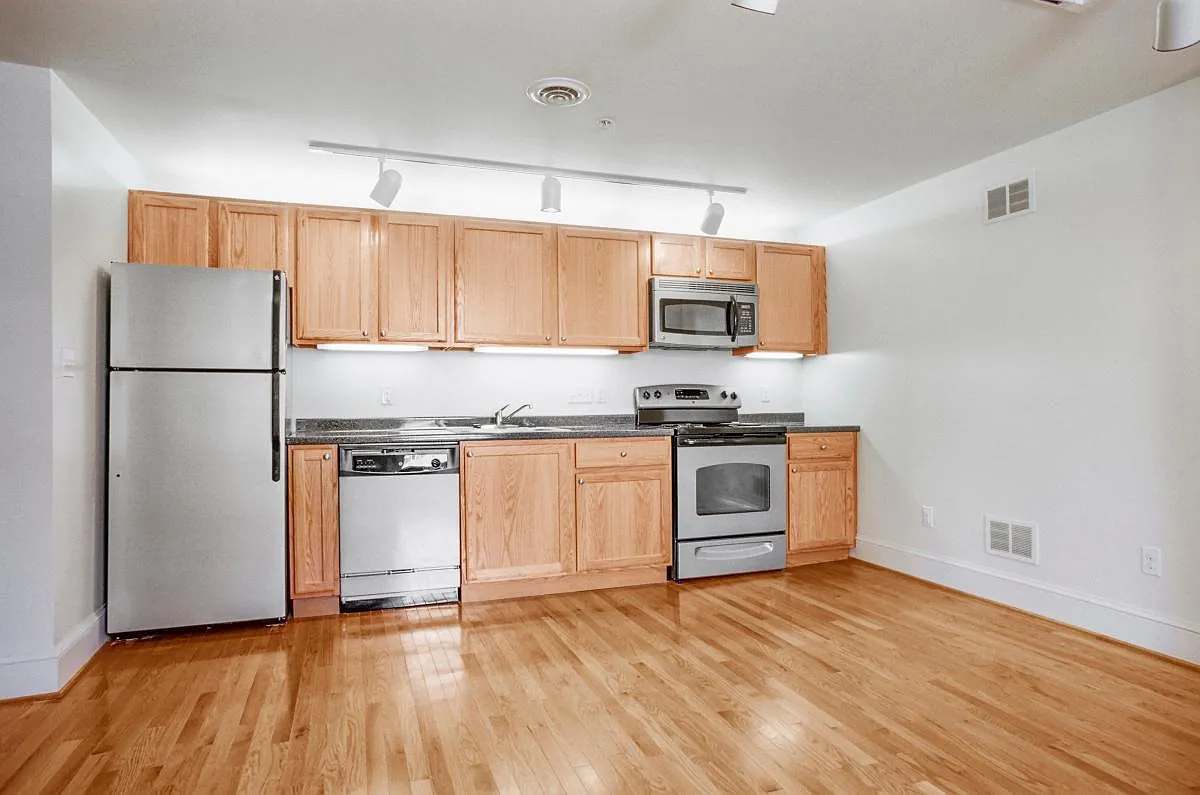 Building Photo - 400 Denniston St #22