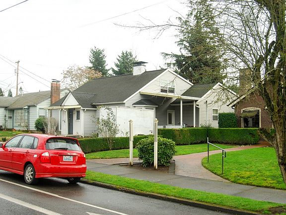 2nd image of 505 E McLoughlin Blvd