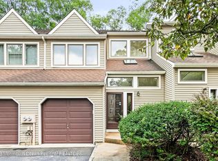 17 Oak Mews Ct, Ocean, NJ 07712