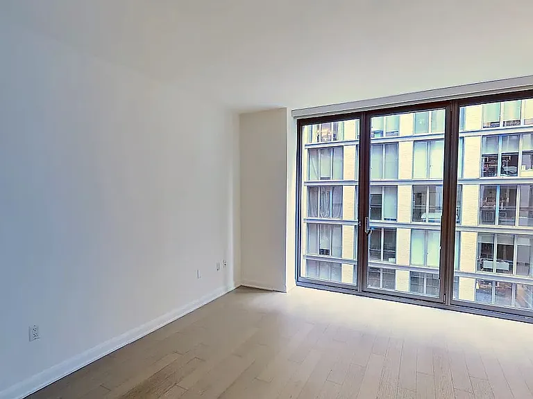 7 W 21st St #701 — Photo 11