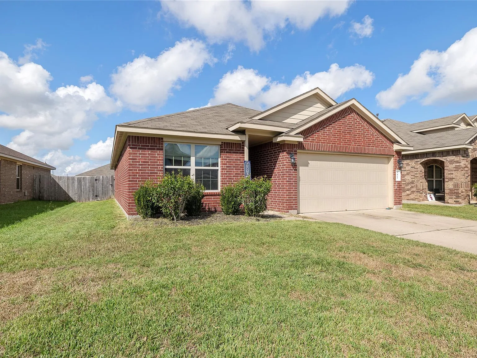 3 bed, 2.0 bath, 1465 sqft, $2,000 — Photo 3