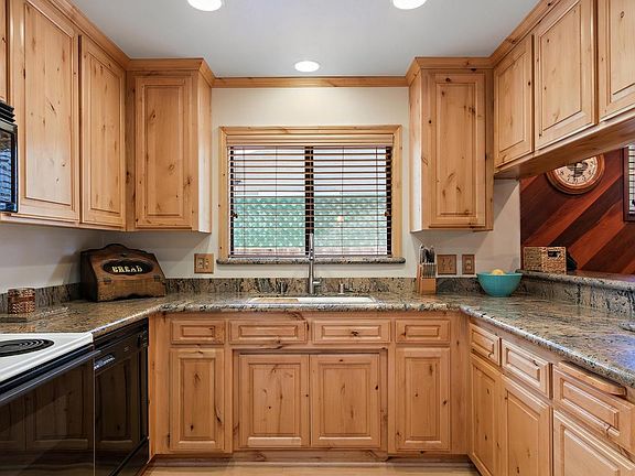 4th image of 1601 Baywood Ln
