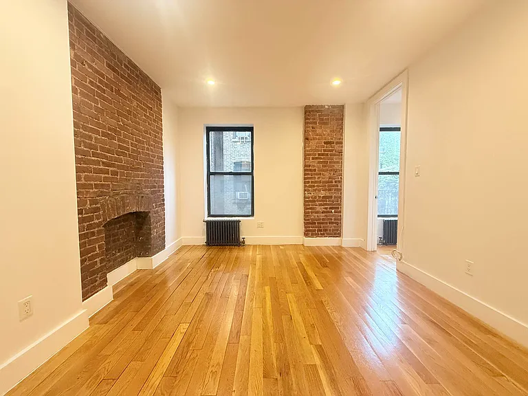 218 W 22nd St #2R — Photo 9