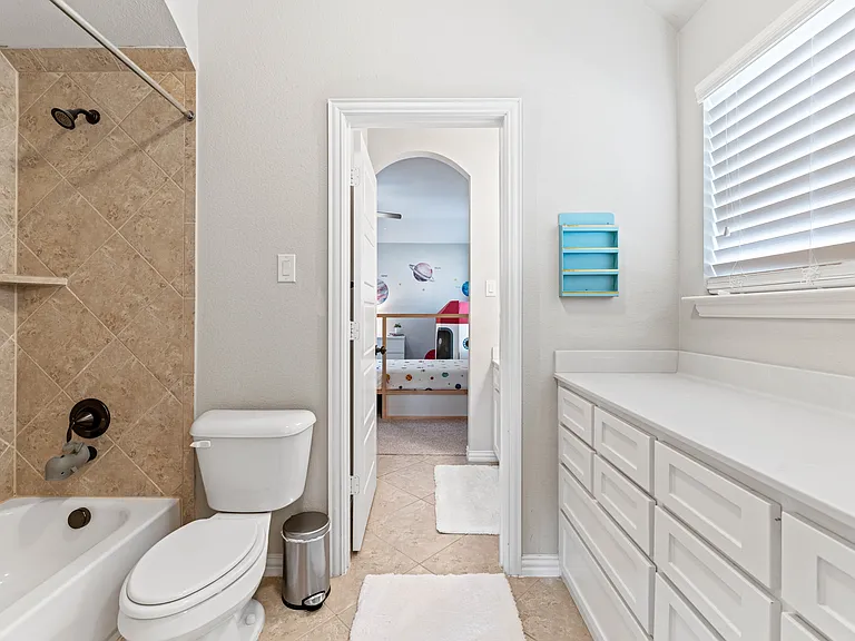 4611 Acacia Pkwy — Photo 2