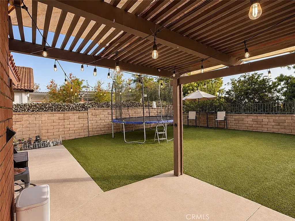 4 bed, 1640 sqft, $7,250 — Photo 3