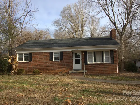 3217 Enfield Rd, Charlotte, NC 28205